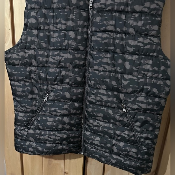 H&M Black Packable Down Feather Camouflage Men's Vest 46R - Picture 4 of 7